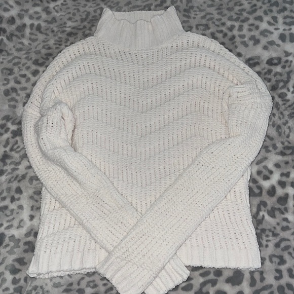 Super soft cozy sweater!! - Picture 1 of 1